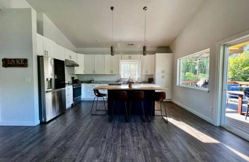 Tonasket Ski Chalet | Chalet Retreat on Spectacle Lake