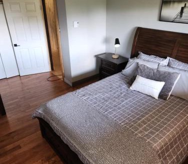 Grenville-sur-la-Rouge House | Chalet RiverSide - Waterfront, SPA