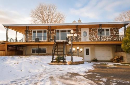 Grenville-sur-la-Rouge House | Chalet RiverSide - Waterfront, SPA
