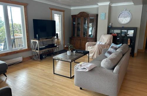 Grenville-sur-la-Rouge House | Chalet RiverSide - Waterfront, SPA