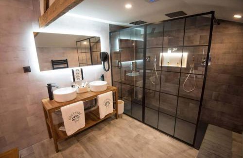 Saint-Gilles-de-Cretot Ski Chalet | Chalet romantique avec spa et sauna privés
