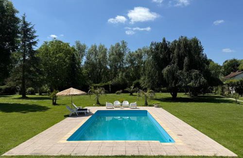 Isles-les-Villenoy Ski Chalet | Chalet romantique Terrasse privée Île aux Palmiers