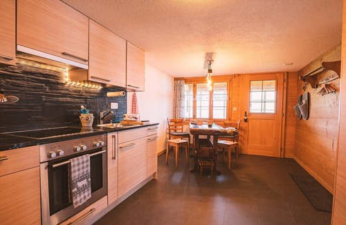Adelboden Ski Chalet | Chalet Rösi with hot tub in the mountains