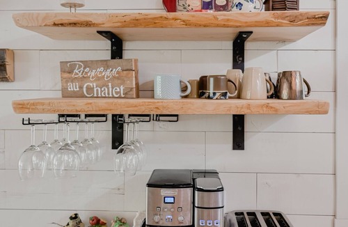 Mansonville Cabin | Chalet Rustique Avec Spa/foyer/étang Privé - 5 min de la Plage et ski