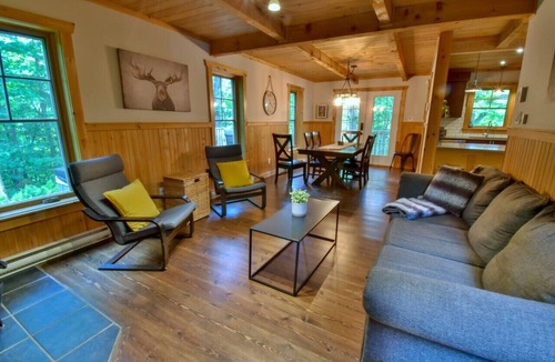 St-Adolphe-d'Howard Ski Chalet | Chalet SPA Foyer et Plage