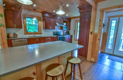 St-Adolphe-d'Howard Ski Chalet | Chalet SPA Foyer et Plage