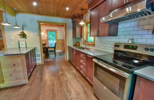 St-Adolphe-d'Howard Ski Chalet | Chalet SPA Foyer et Plage