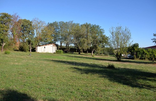 Miramont-de-Guyenne Cottage | Chalet Salon Cuisine, 1 Chambre sdb sur Terrain Arboré de 5000m2, Parking Privé