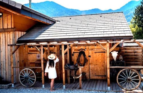 Le Biot House | Chalet SALOON avec SPA privatif