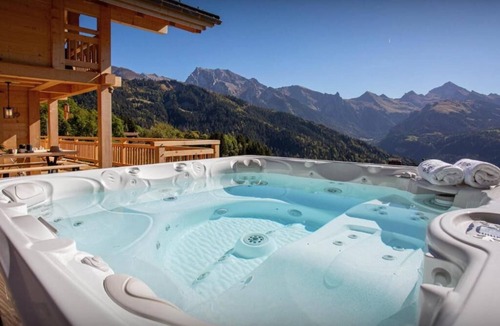 Manigod Ski Chalet | Chalet Serbijanka with Jacuzzi Sauna Hammam and Private Spa for 14 Guests