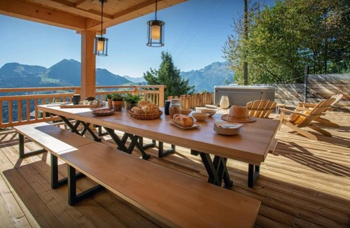 Manigod Ski Chalet | Chalet Serbijanka with Jacuzzi Sauna Hammam and Private Spa for 14 Guests