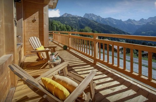Manigod Ski Chalet | Chalet Serbijanka with Jacuzzi Sauna Hammam and Private Spa for 14 Guests