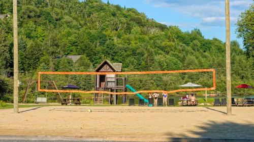 Saint-Faustin-Lac-Carre House | Chalet Signature Royal Laurentien avec SPA