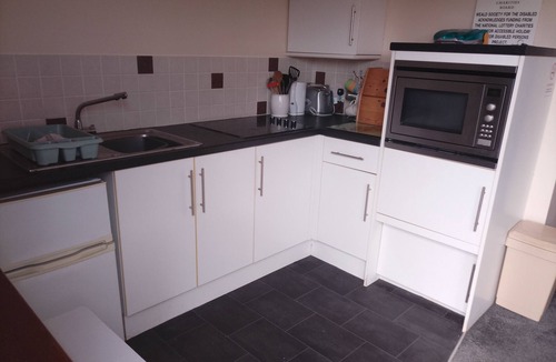 Lydd Ski Chalet | Chalet - Sleeps 4 - Parking - Garden