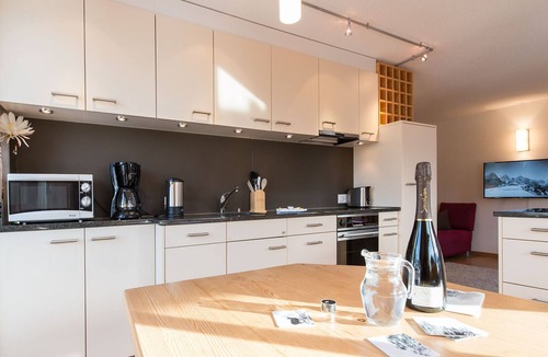 Wengen Apartment | Chalet Sole - ski-in, ski-out