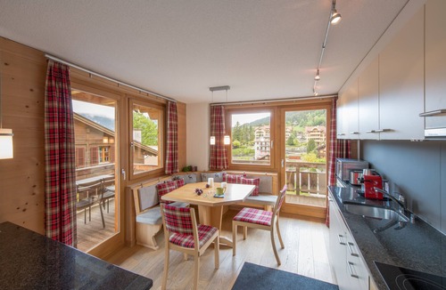 Wengen Apartment | Chalet Sole - ski-in, ski-out