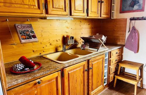 Savignac-les-Ormeaux Ski Chalet | Chalet spa bath fireplace ski-in out