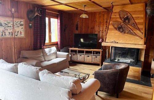 Savignac-les-Ormeaux Ski Chalet | Chalet spa bath fireplace ski-in out