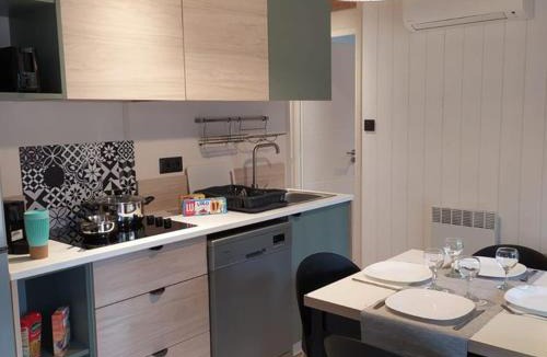 Saint Maime Other | Chalet spacieux avec terrasse pour 6 personnes - API-1-52-482