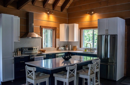 Leslie-Clapham-et-Huddersfield Cottage | Chalet St-Aubin : Luxurious Lakeside Log Home