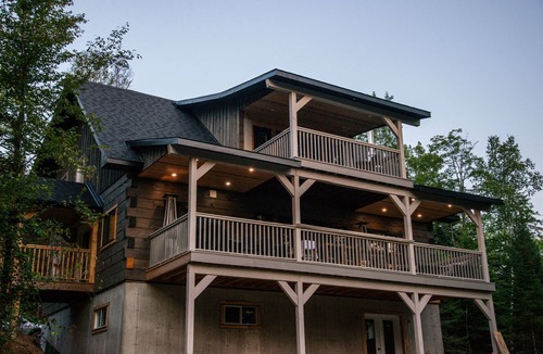 Leslie-Clapham-et-Huddersfield Cottage | Chalet St-Aubin : Luxurious Lakeside Log Home