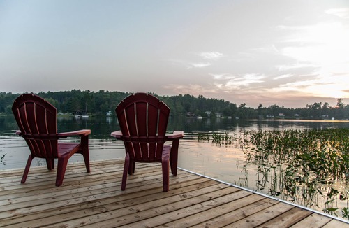 Leslie-Clapham-et-Huddersfield Cottage | Chalet St-Aubin : Luxurious Lakeside Log Home