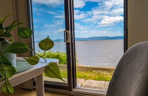 Cap-Saint-Ignace Ski Chalet | Chalet Studio #5 Waterfront with Spa, Fireplace & Wifi