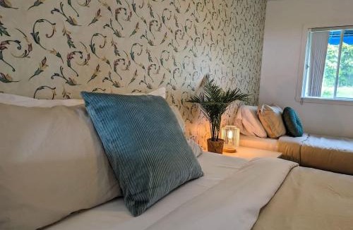 Cap-Saint-Ignace Ski Chalet | Chalet Studio #5 Waterfront with Spa, Fireplace & Wifi