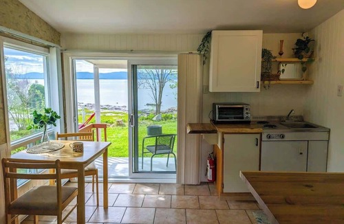 Cap-Saint-Ignace Ski Chalet | Chalet Studio #3 Waterfront with Spa, Fireplace & Wifi