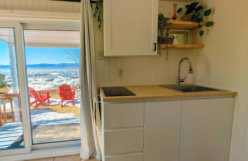 Cap-Saint-Ignace Ski Chalet | Chalet Studio #3 Waterfront with Spa, Fireplace & Wifi
