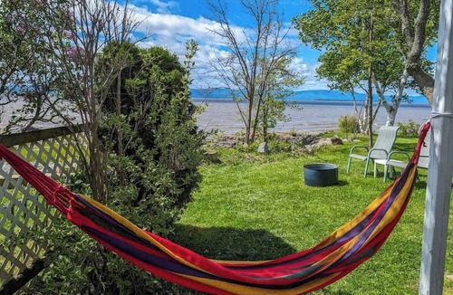 Cap-Saint-Ignace Ski Chalet | Chalet Studio #3 Waterfront with Spa, Fireplace & Wifi