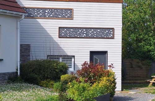 Samer House | chalet-style cottage