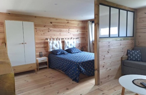 Samer House | chalet-style cottage