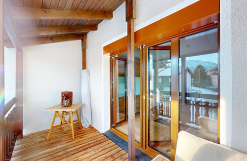 Lenz Apartment | Chalet-style maisonette with mountain view