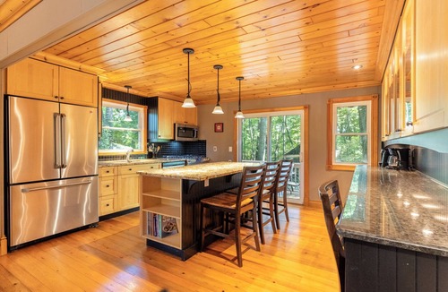 Grand Bend Cottage | Chalet style Spacious 4BR/3BA, steps from the beach nMulti-family, pet friendly