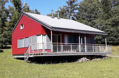 Nontron Ski Chalet | Chalet sur bord de l'eau