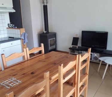 Nontron Ski Chalet | Chalet sur bord de l'eau