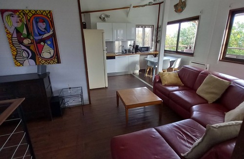 Gruissan Plage Ski Chalet | Chalet sur pilotis entre Méditerranée et étangs, Gruissan, for 6 people, WIFI