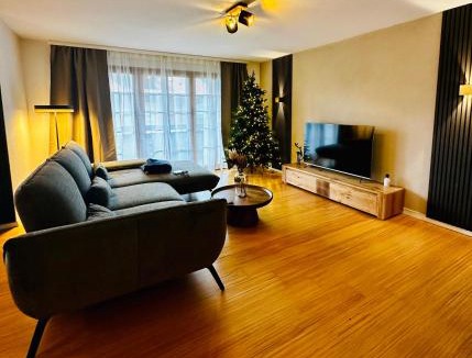 Iseltwald Apartment | Chalet Swiss Alpine Haven