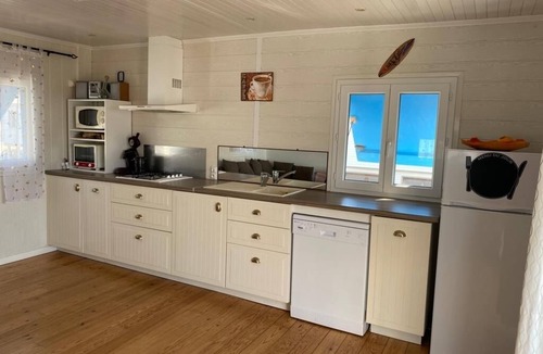 Gruissan Plage Ski Chalet | CHALET TRADITIONNEL EN FRONT DE MER. with terrace and panoramic sea view