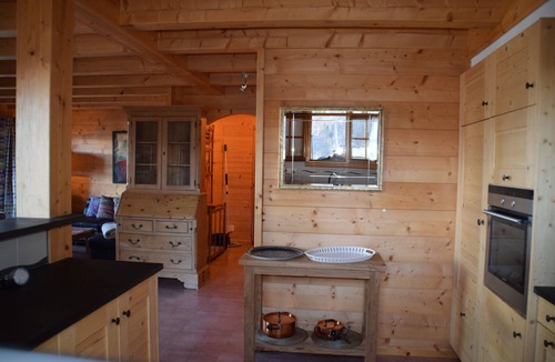 Les Mayens-de-Sion Ski Chalet | Chalet Trinitas, Veysonnaz/Les Agettes wifi and Infra red cabin