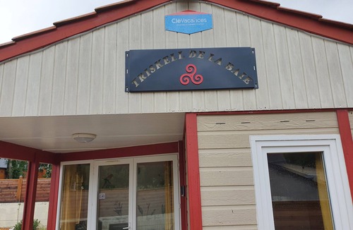 Saint-Marcan Ski Chalet | CHALET "TRISKELL DE LA BAIE " & SPA in option Mont Saint Michel, GR34.
