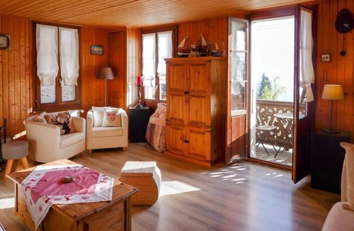 Les Posses-sur-Bex House | Chalet Tsi-No by Interhome