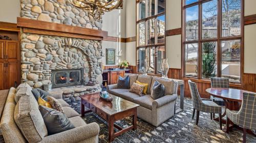 Highlands Townhomes House | Chalet Verve