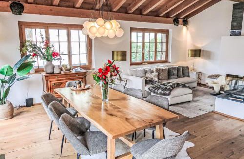 Laax Ski Chalet | Chalet Vista dal Dragun by Interhome