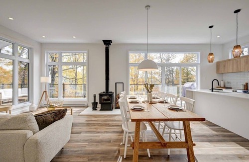 Sainte-Beatrix Ski Chalet | Chalet w Private hot tub, sauna, cold plunge