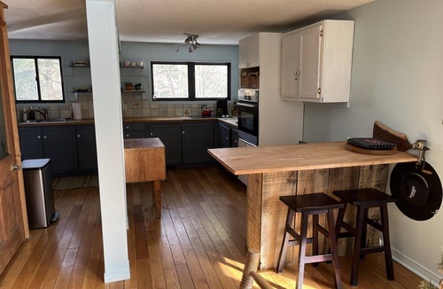 Mont Ste. Marie Ski Chalet | Chalet walk to Ski Hill/Golf/Trails Sleeps 12 5 bedrooms and bunk bed 13 Acres