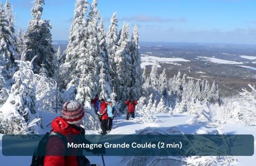 Saint-Paul-de-Montminy Ski Chalet | Chalet Wapiti for 16 Guests, 7 min to SPA, Skiing
