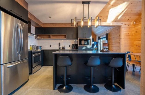 Sainte Beatrix Ski Chalet | Chalet Whiskey SPA and Arcade
