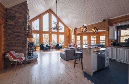 Fiddler Lake Resort Ski Chalet | Chalet White Wolf Spa at Fiddler Lake with Private Spa, Sauna, and Pool